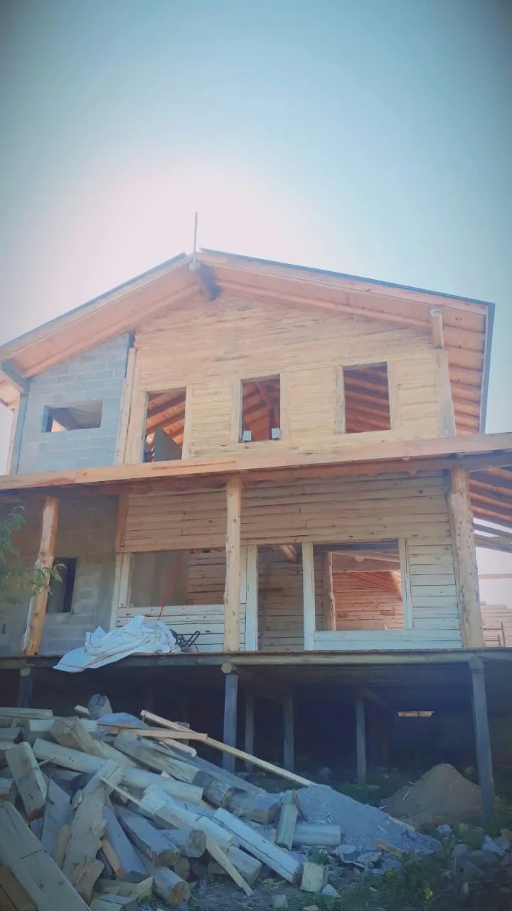 Casa de dos plantas en obra